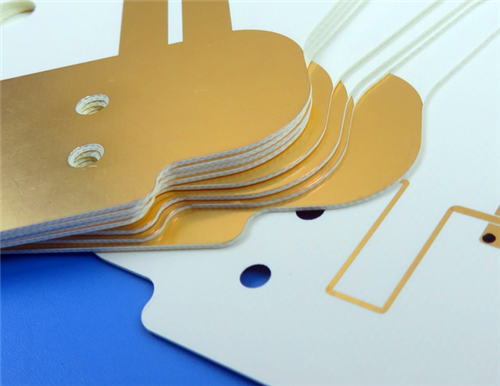 O que torna o laminado cerâmico TF300 PTFE ideal para microondas, radar e comunicações por satélite?